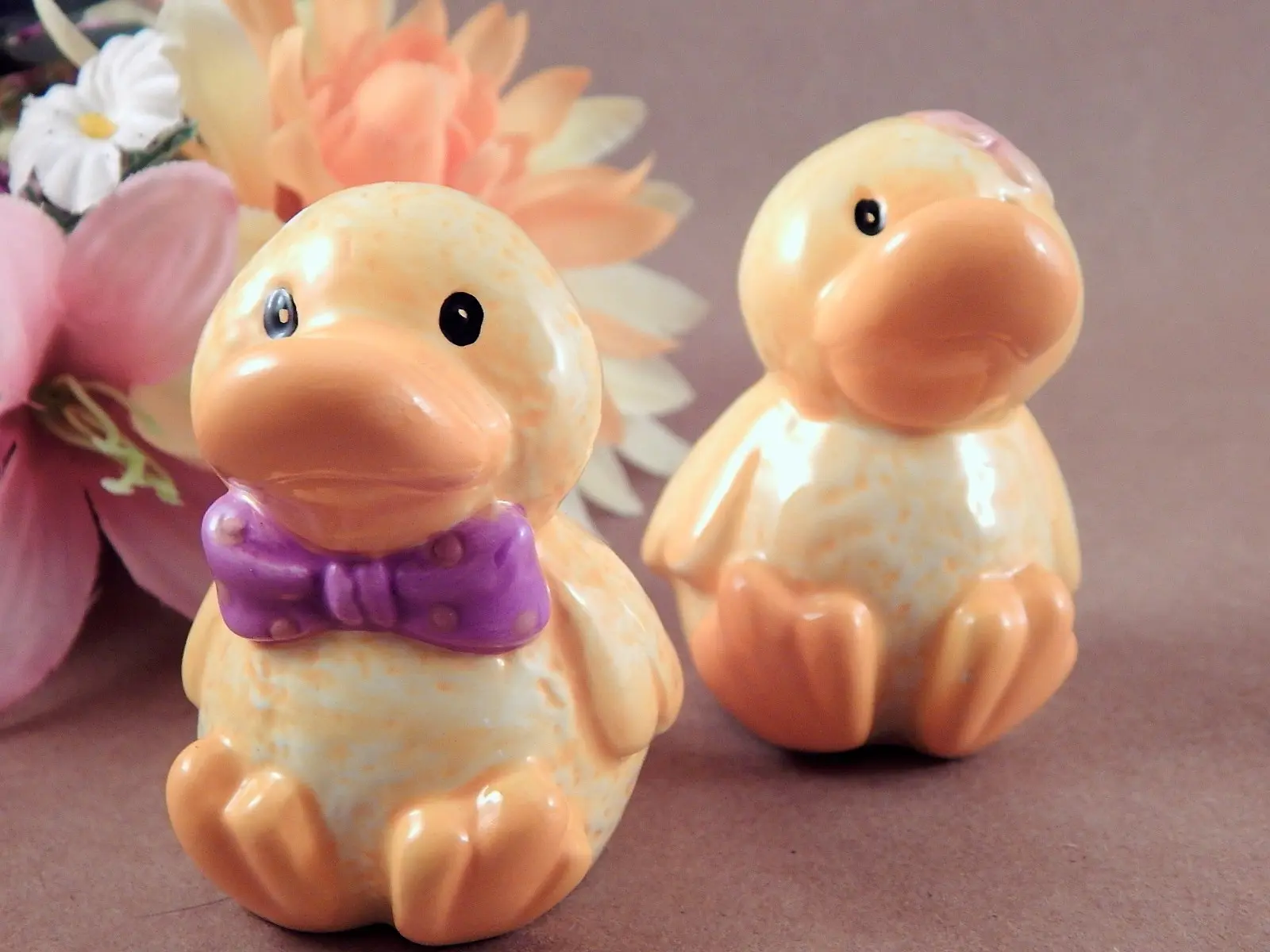Salt and Pepper Shakers Ceramic Ducks Hand Painted Yellow Easter
