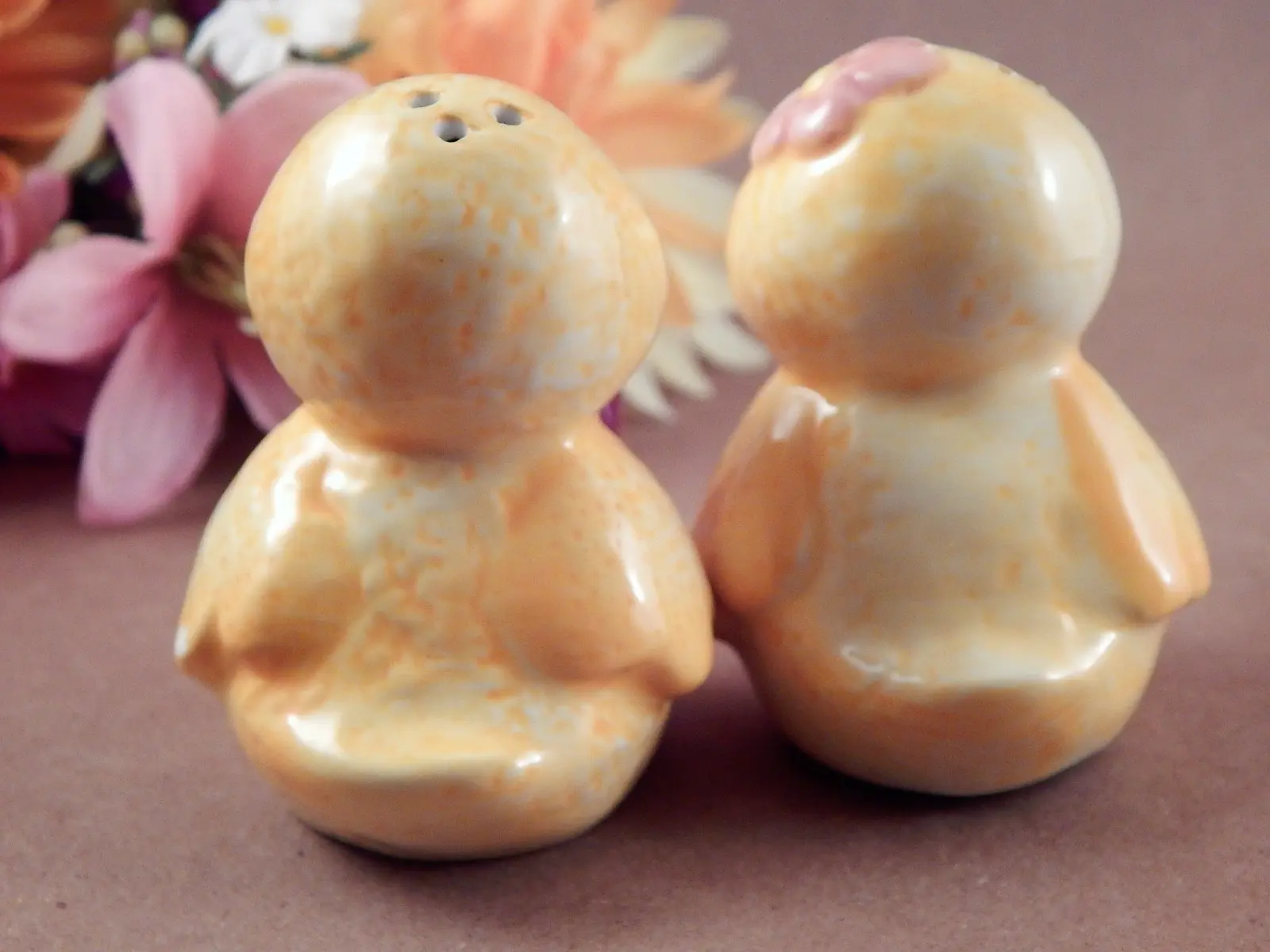 Salt and Pepper Shakers Ceramic Ducks Hand Painted Yellow Easter